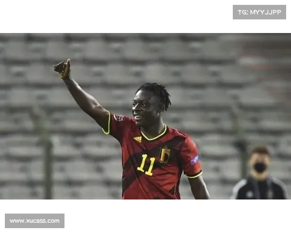 以萨拉赫在球队中主要踢什么位置及其在不同战术体系下的角色分析